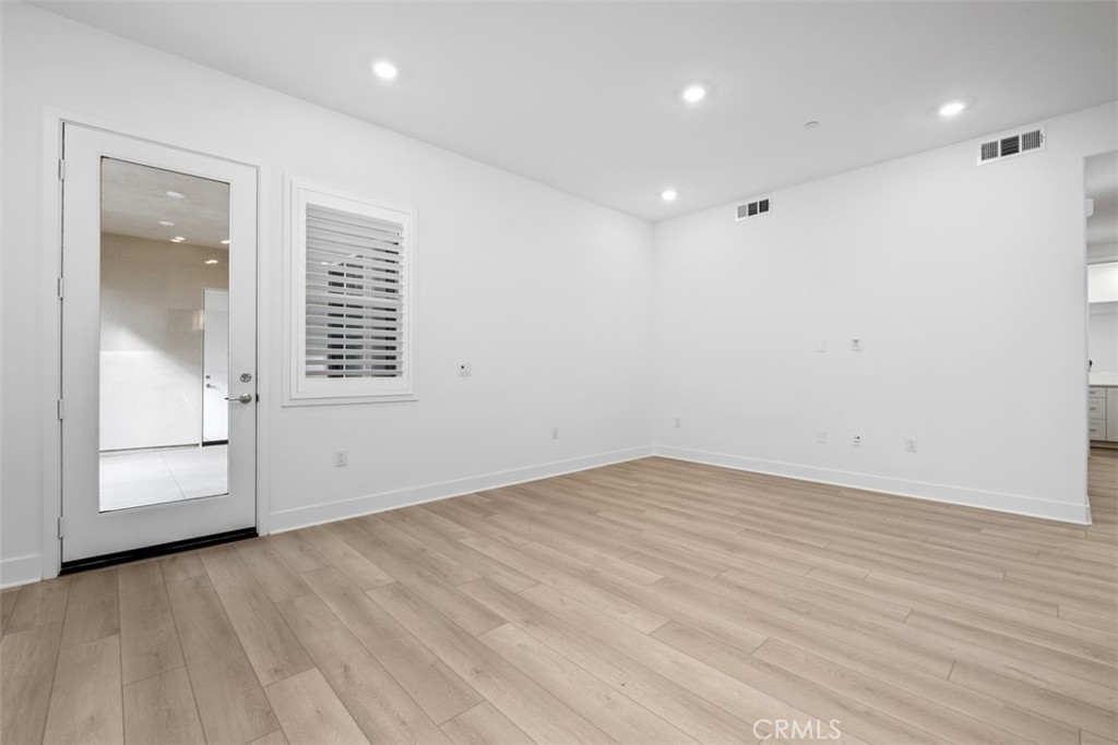 532 Neilson