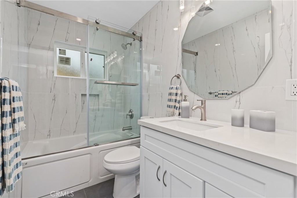 3213 W Sunview Drive