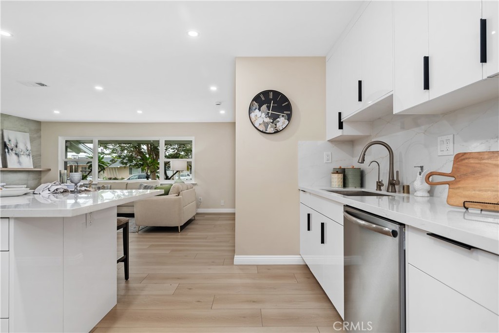 3213 W Sunview Drive