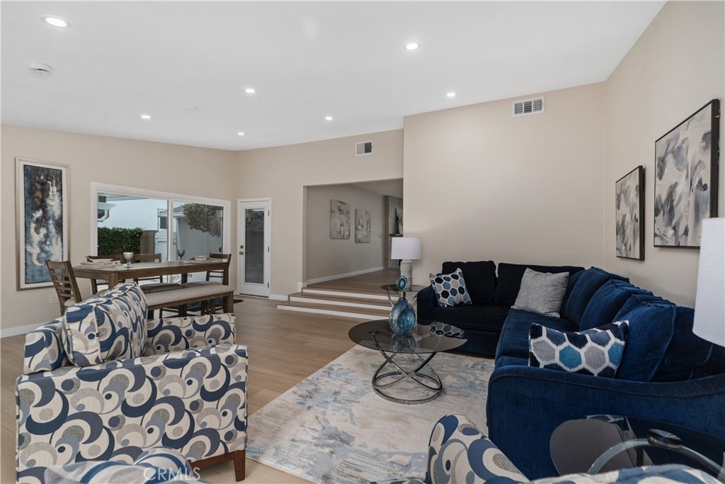 3213 W Sunview Drive