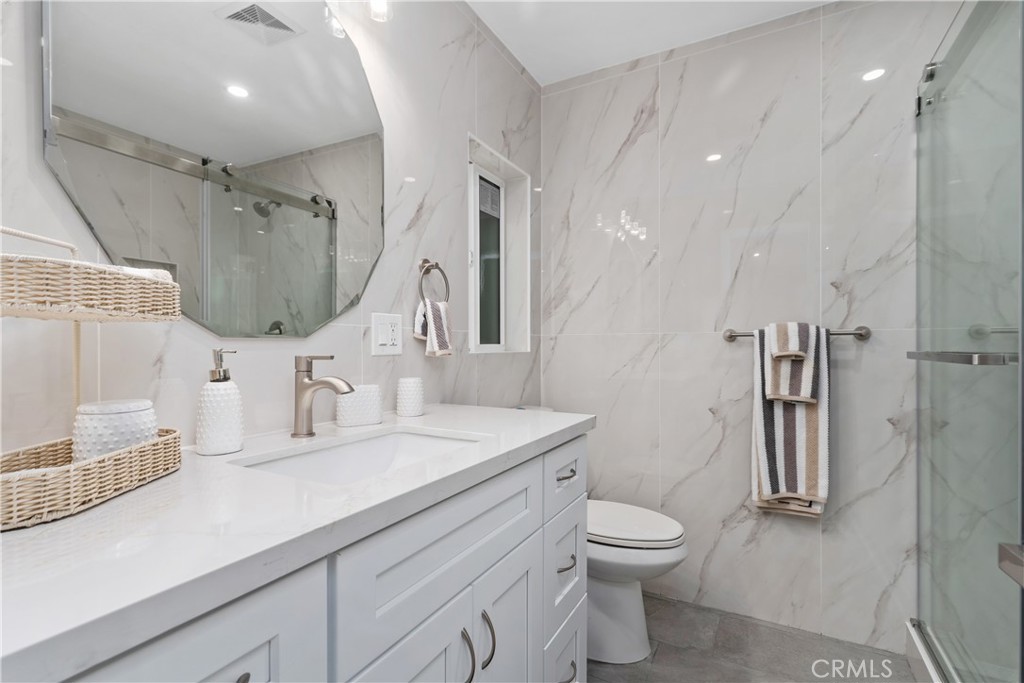 3213 W Sunview Drive