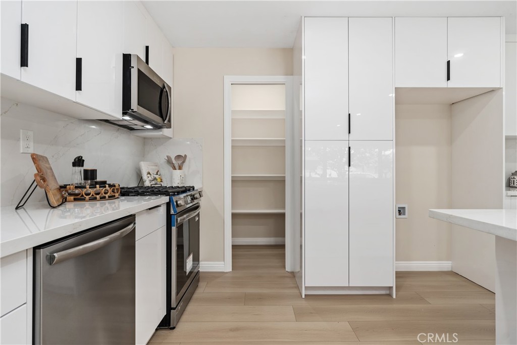 3213 W Sunview Drive