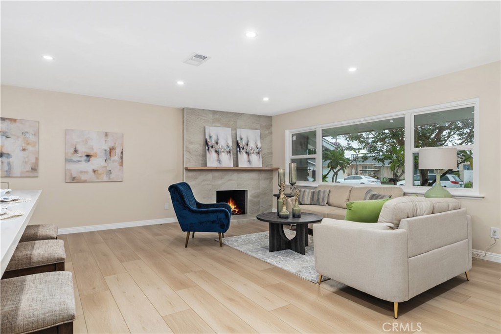 3213 W Sunview Drive