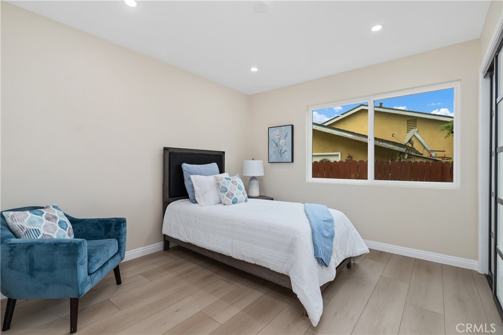 3213 W Sunview Drive