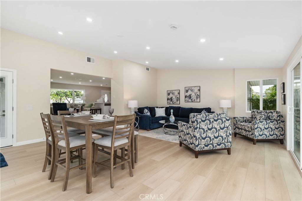 3213 W Sunview Drive