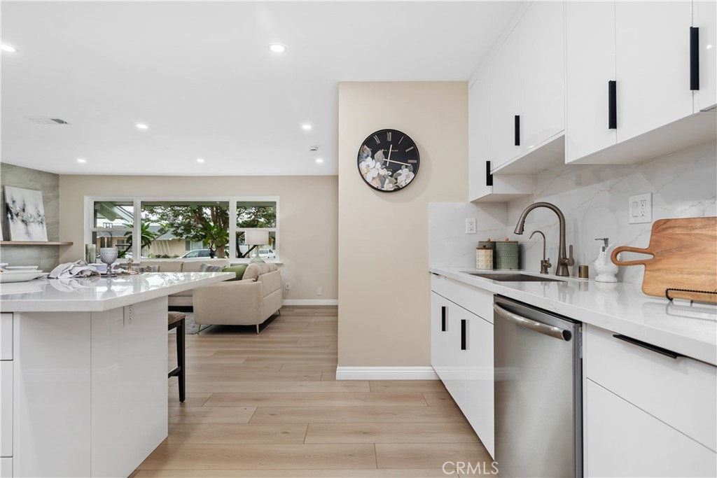 3213 W Sunview Drive