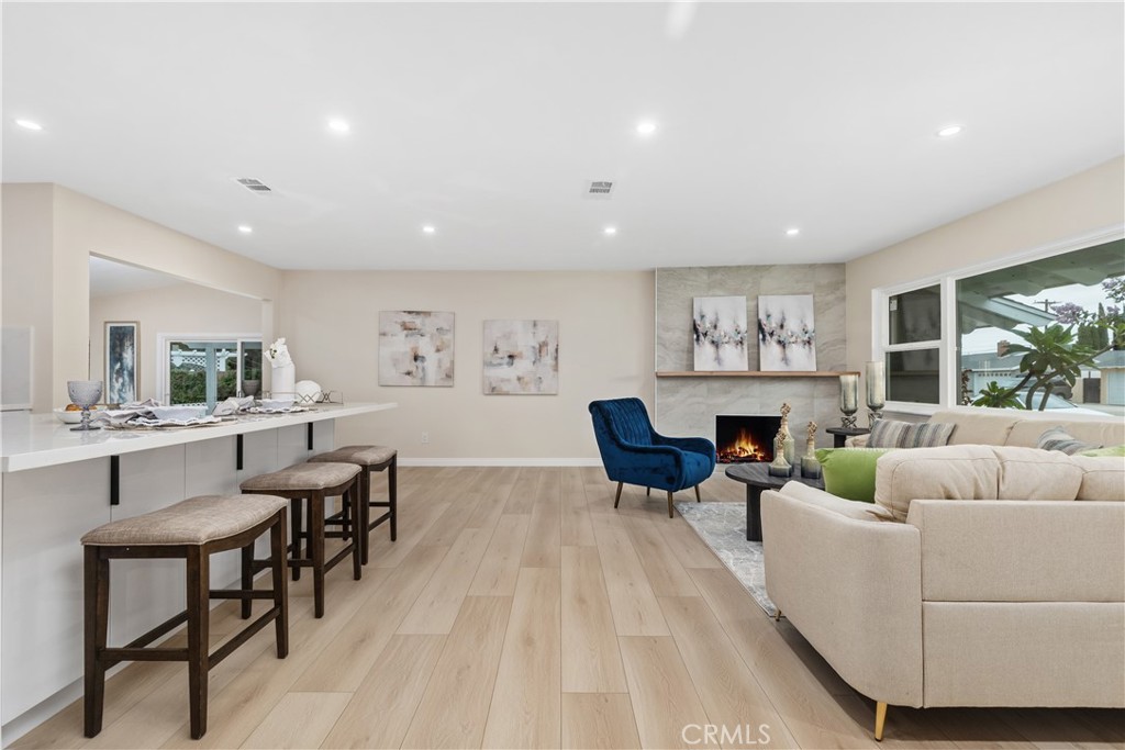 3213 W Sunview Drive