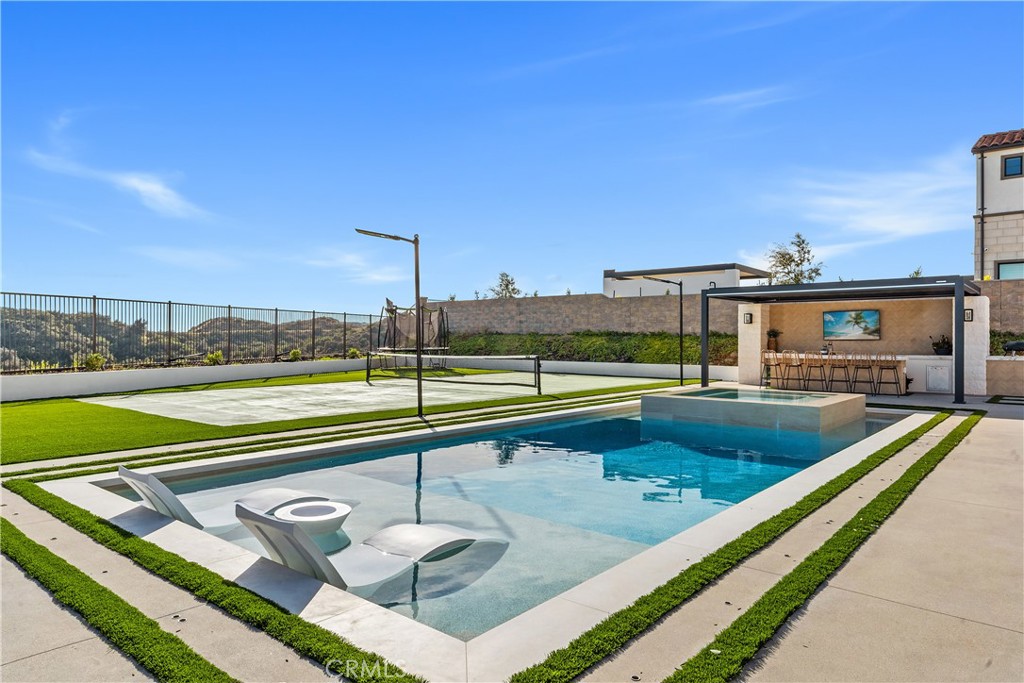 18411 Boulder Bluff