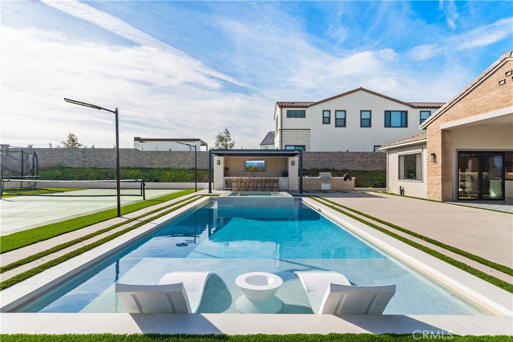 18411 Boulder Bluff