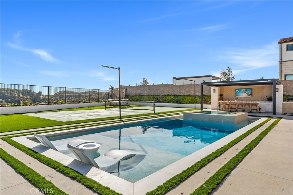 18411 Boulder Bluff
