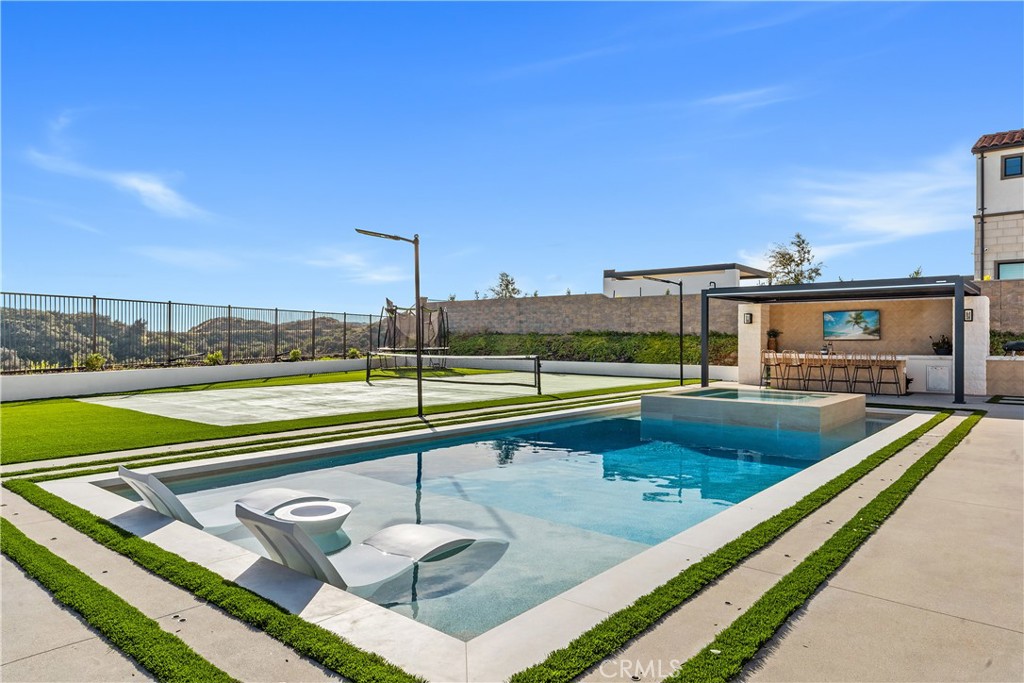 18411 Boulder Bluff