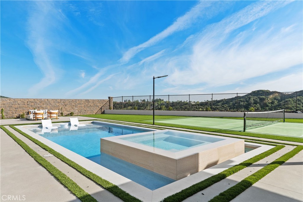 18411 Boulder Bluff