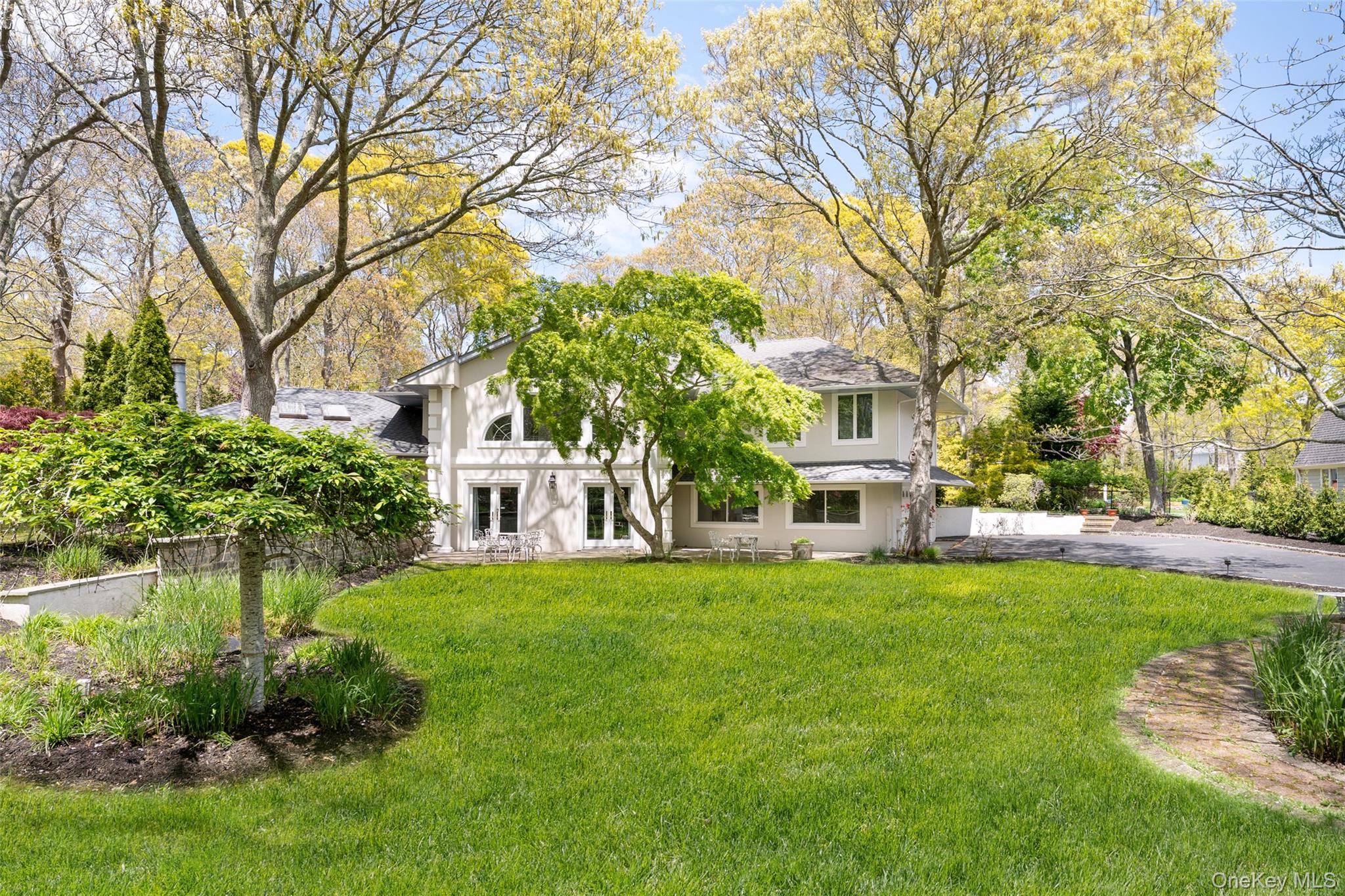 27 Bay Avenue W