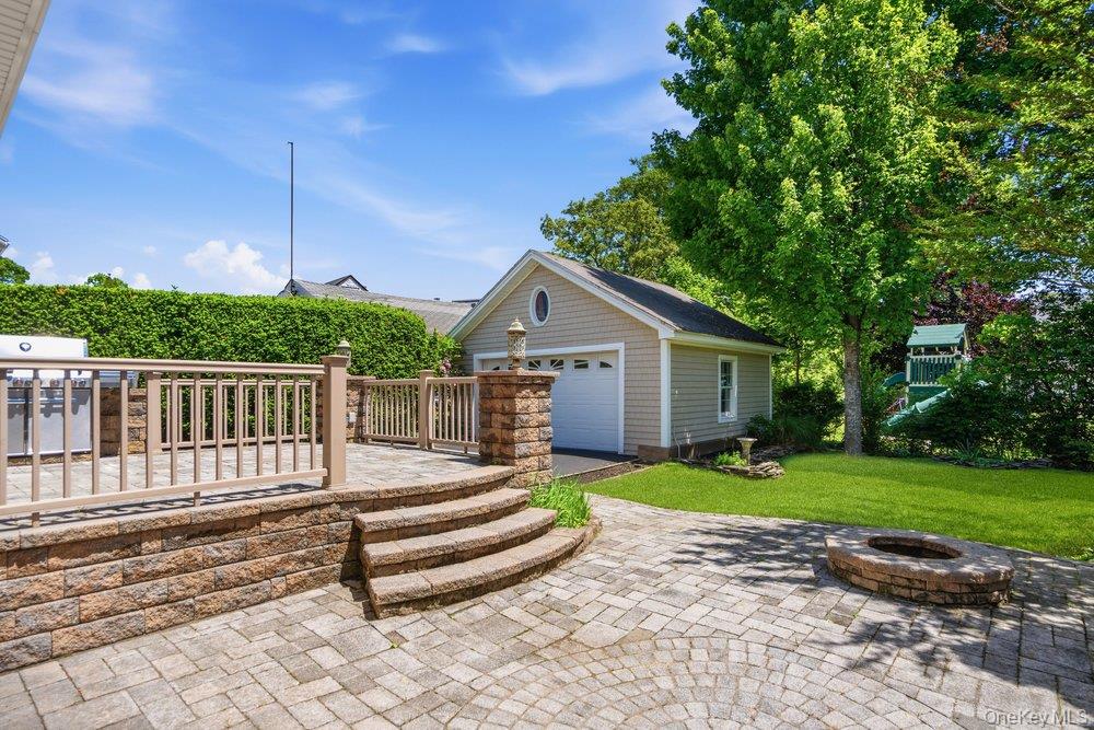 12 Davison Avenue