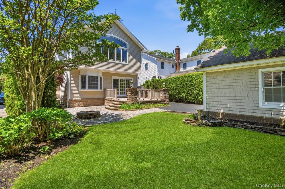 12 Davison Avenue