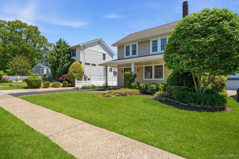12 Davison Avenue