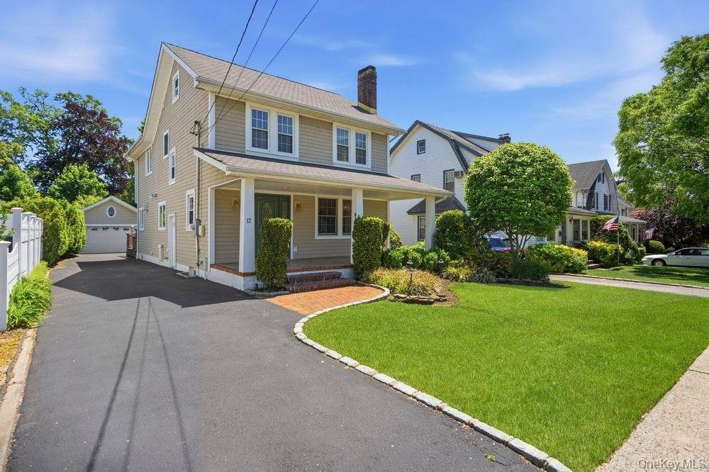 12 Davison Avenue