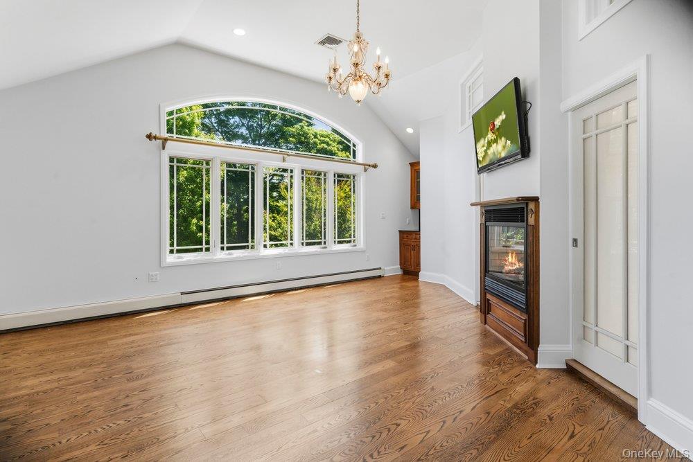 12 Davison Avenue