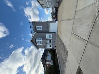 733 E Walnut Street Unit: Upper