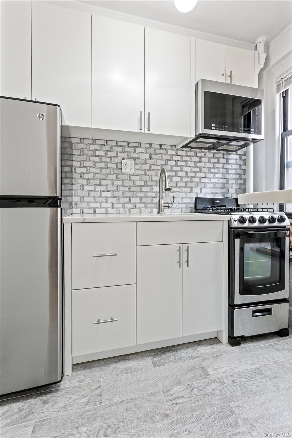 319 E 50 Street Unit: 10L