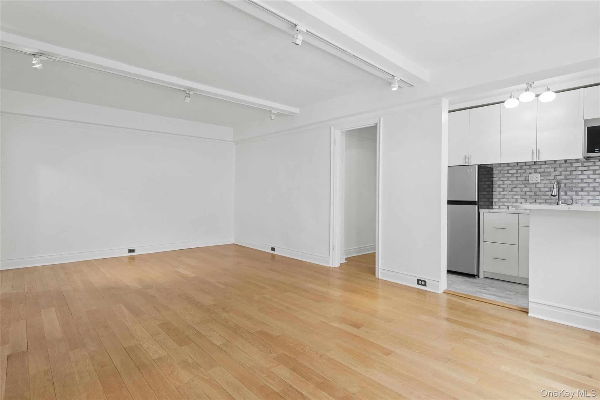 319 E 50 Street Unit: 10L