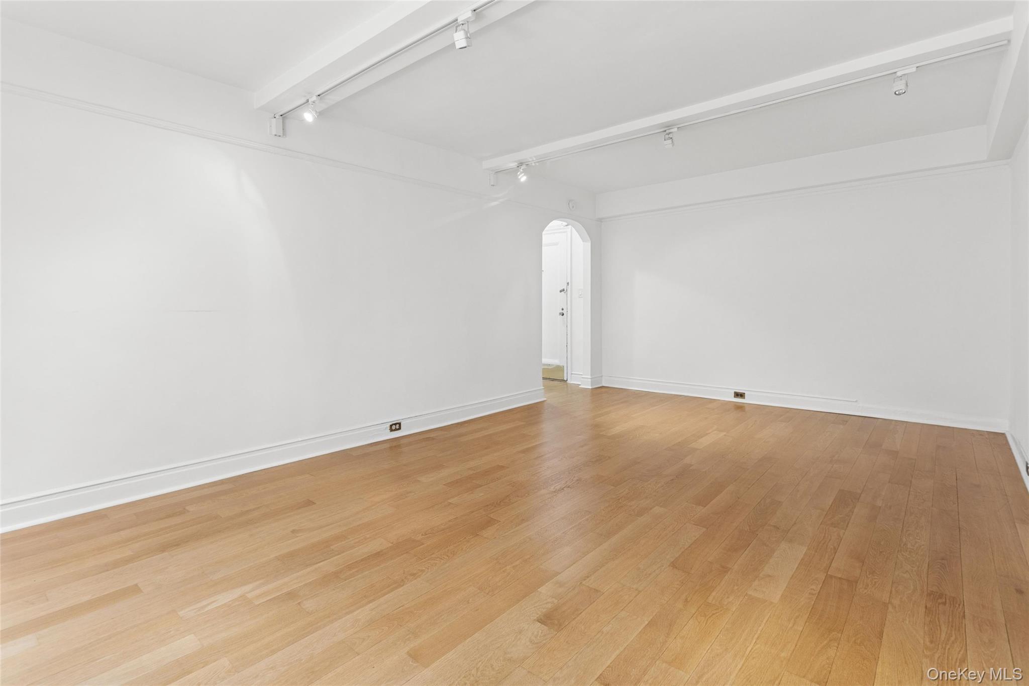 319 E 50 Street Unit: 10L