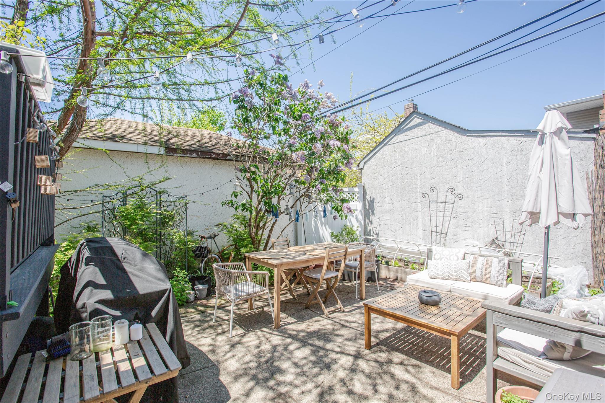 445 W Walnut Street