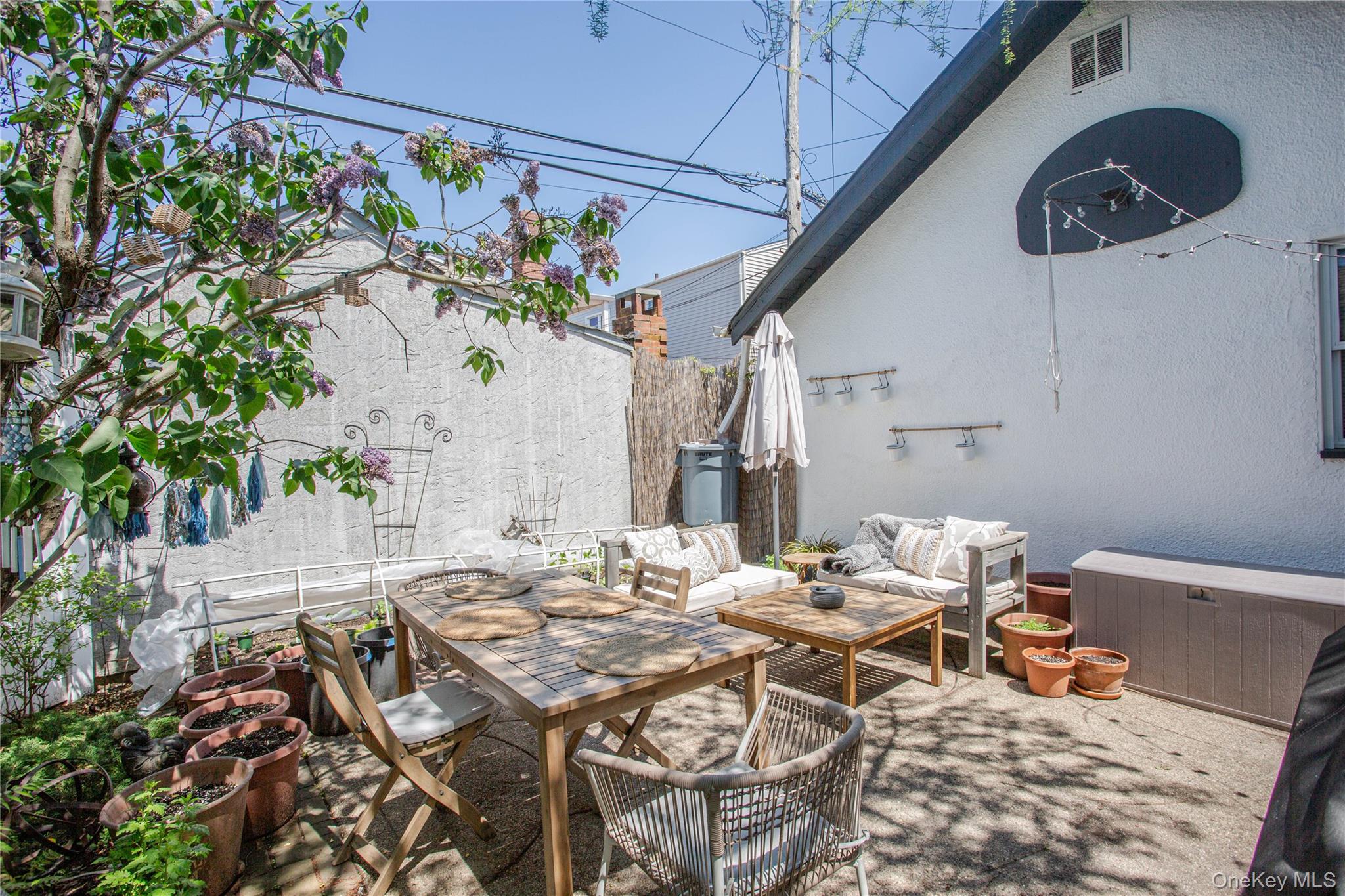 445 W Walnut Street