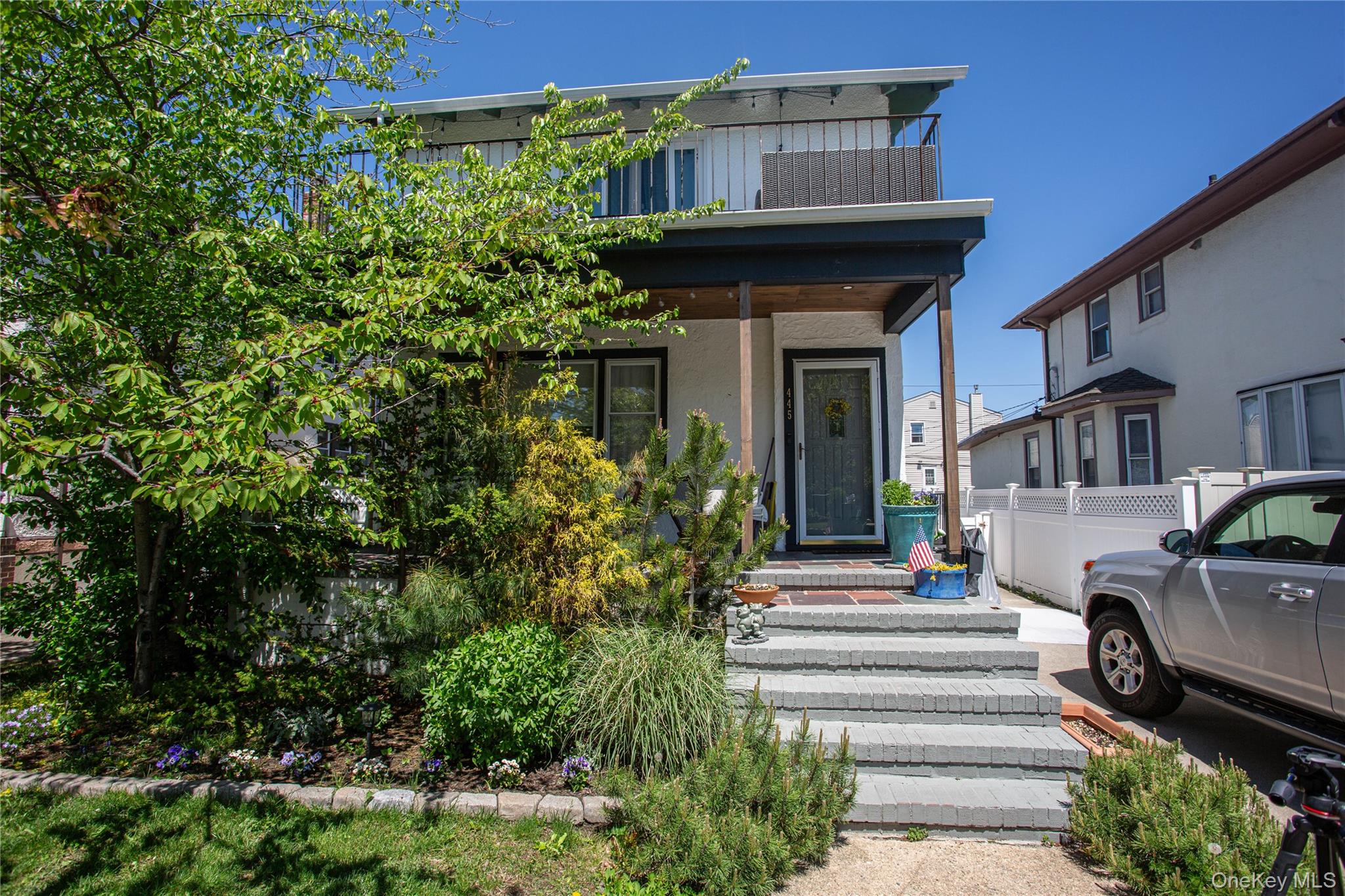 445 W Walnut Street