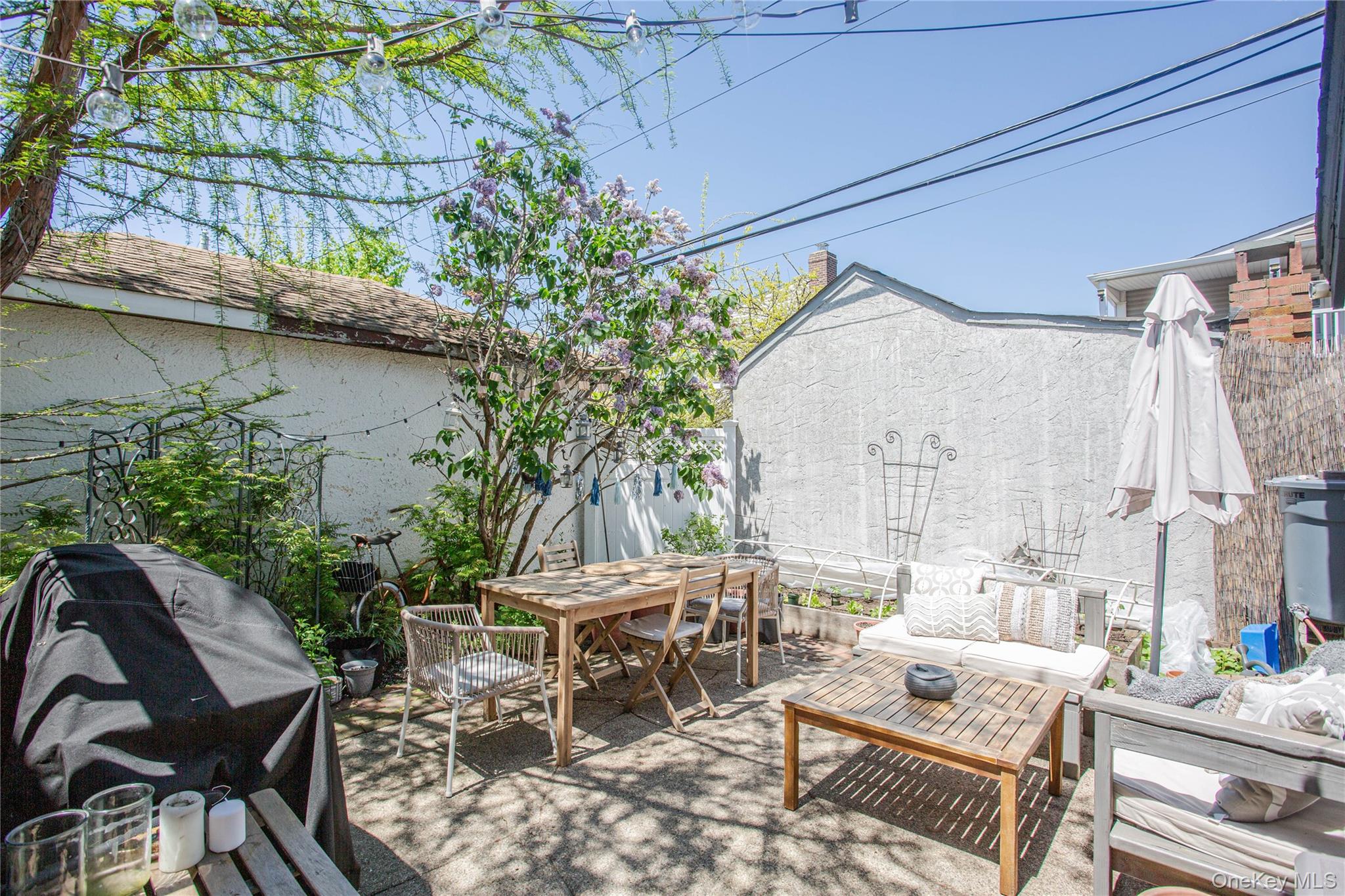 445 W Walnut Street