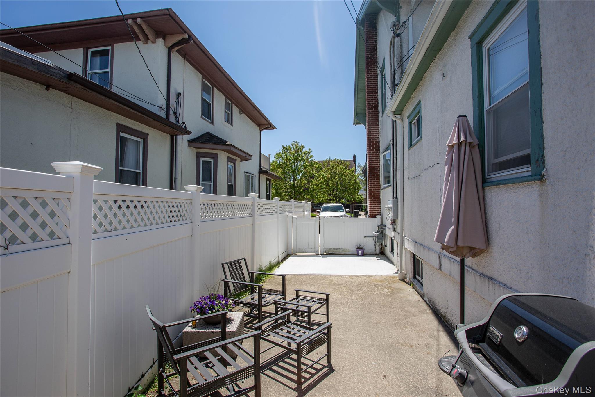 445 W Walnut Street