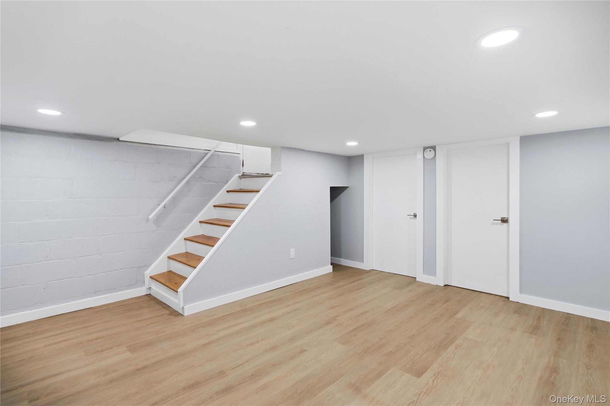 890 Kings Parkway