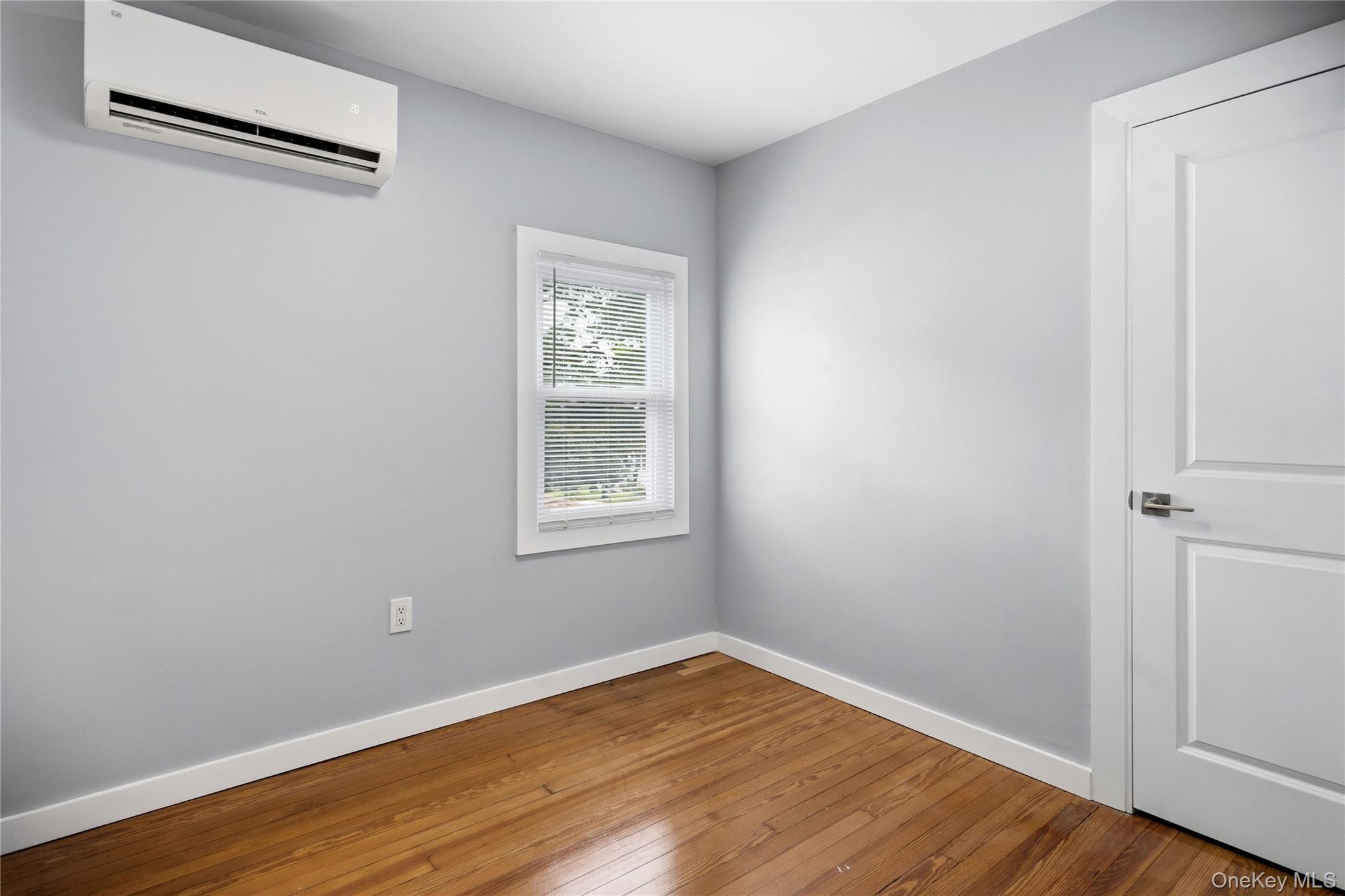 890 Kings Parkway