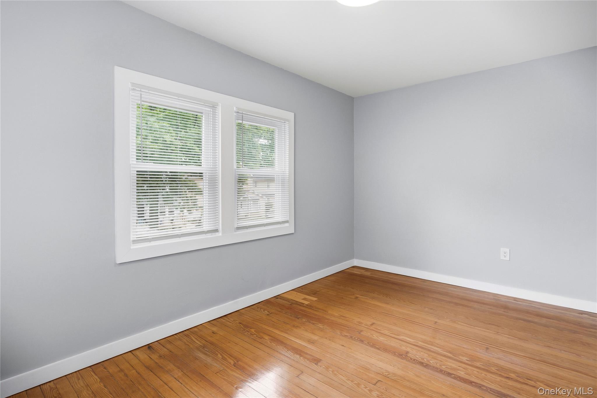 890 Kings Parkway