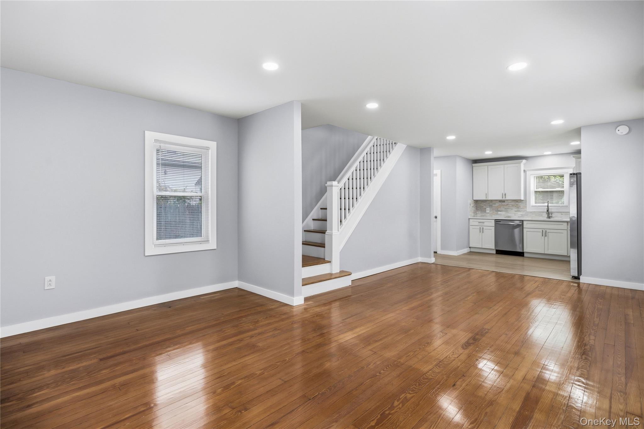 890 Kings Parkway