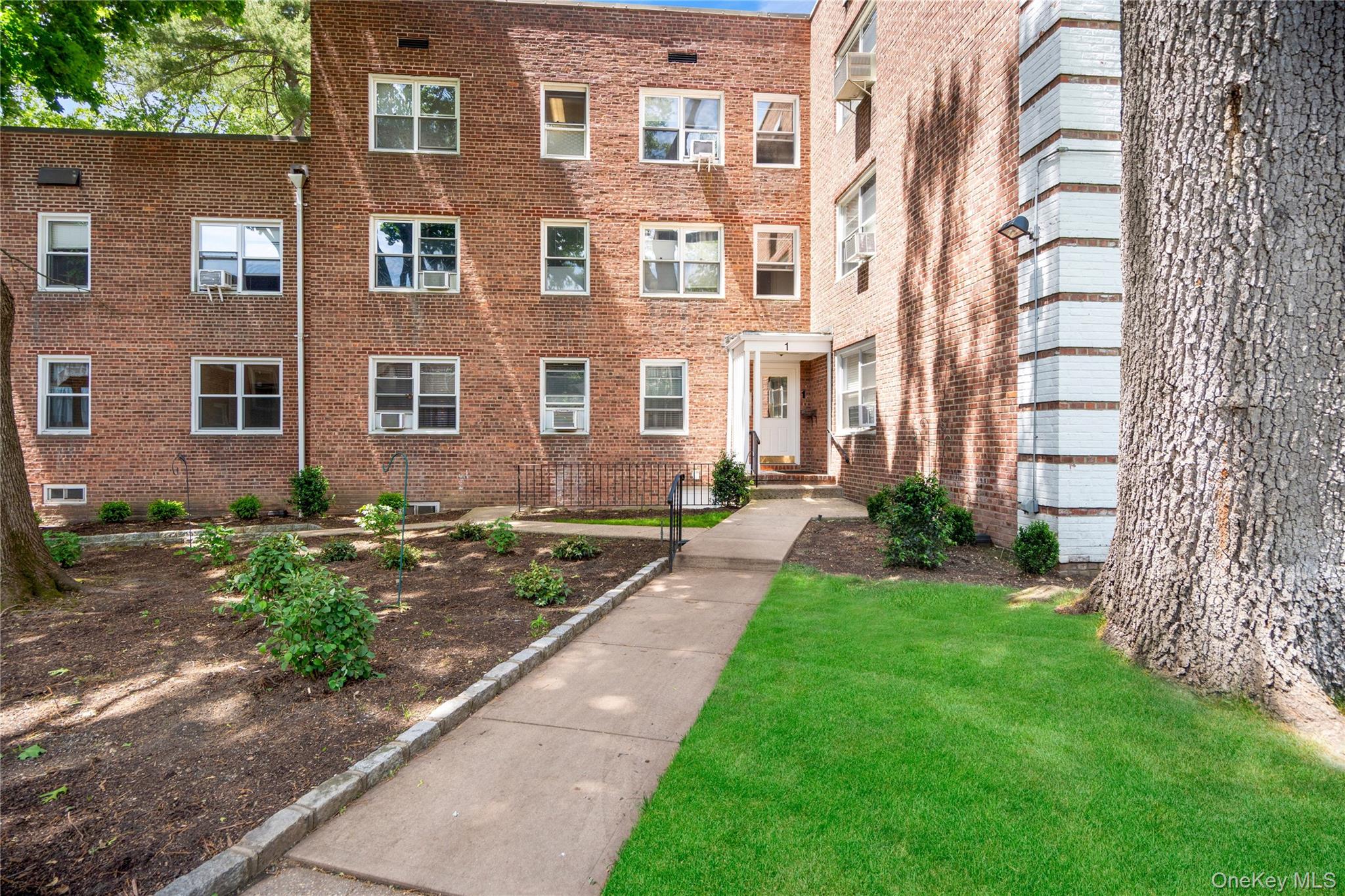 1 Edwards Street Unit: 2D
