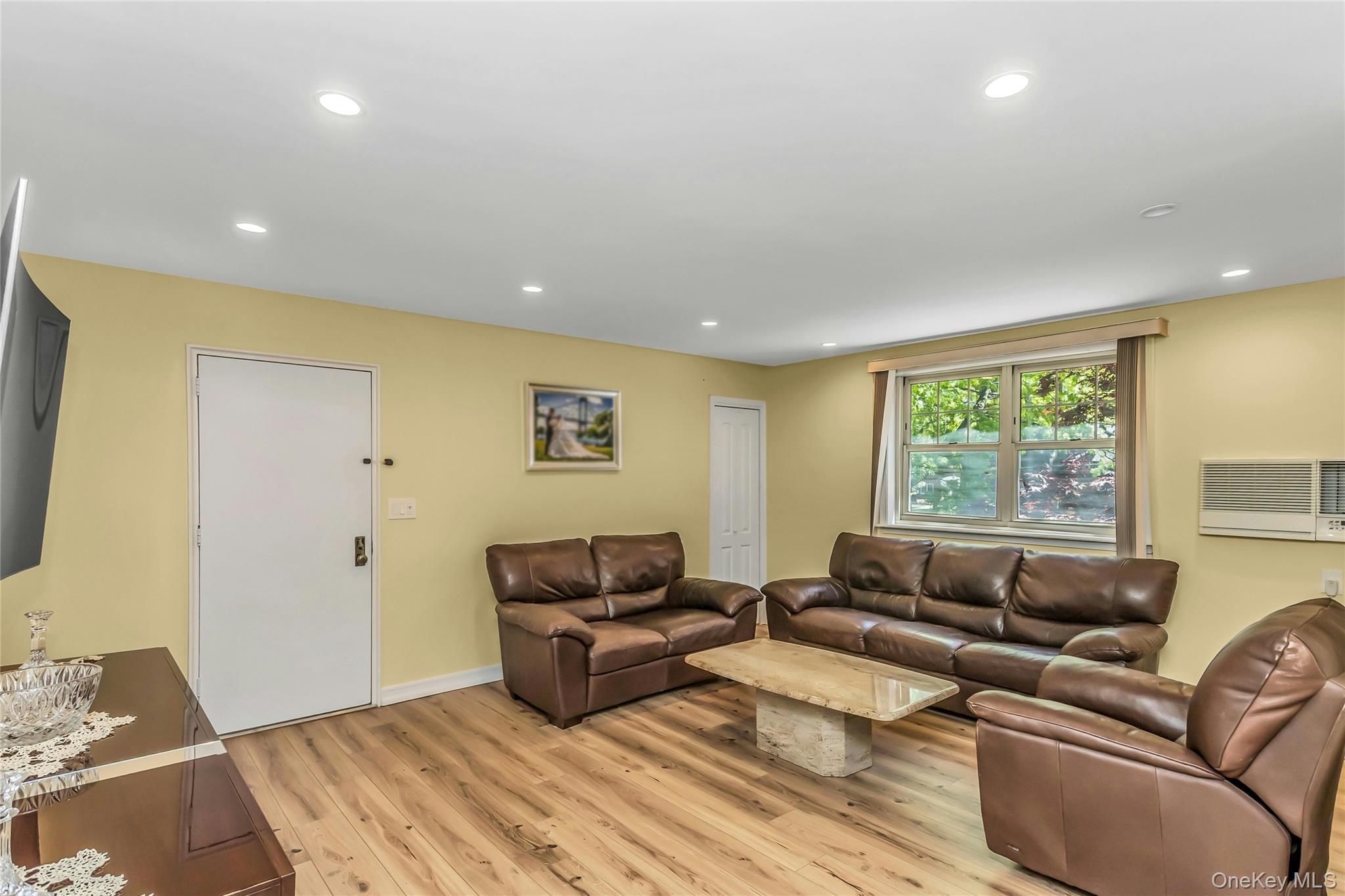 253-01 61st Avenue Unit: UPPER
