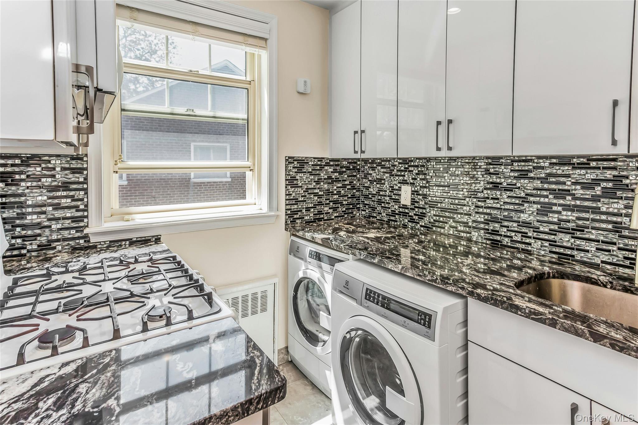 253-01 61st Avenue Unit: UPPER