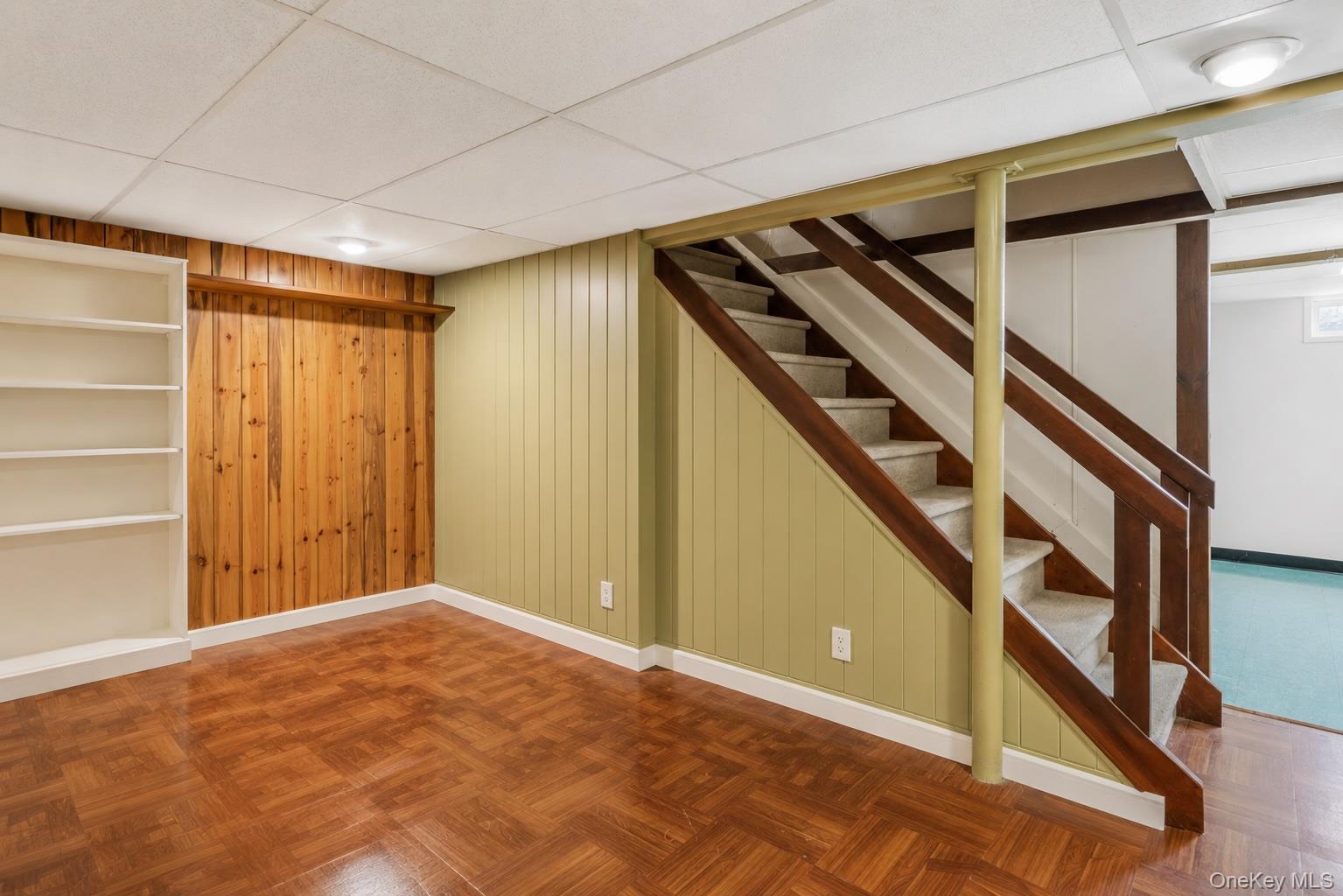 156 Greenway W