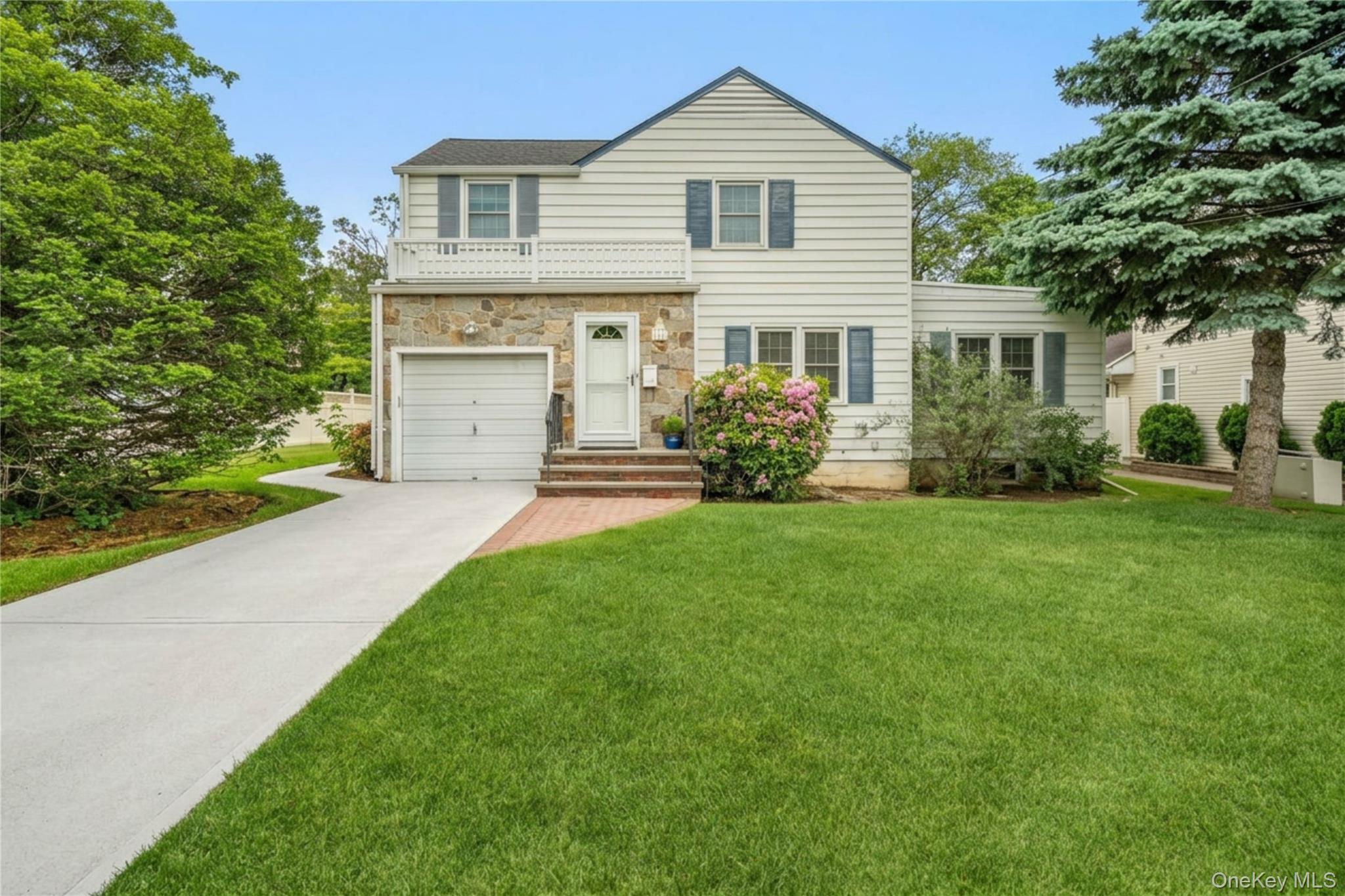156 Greenway W