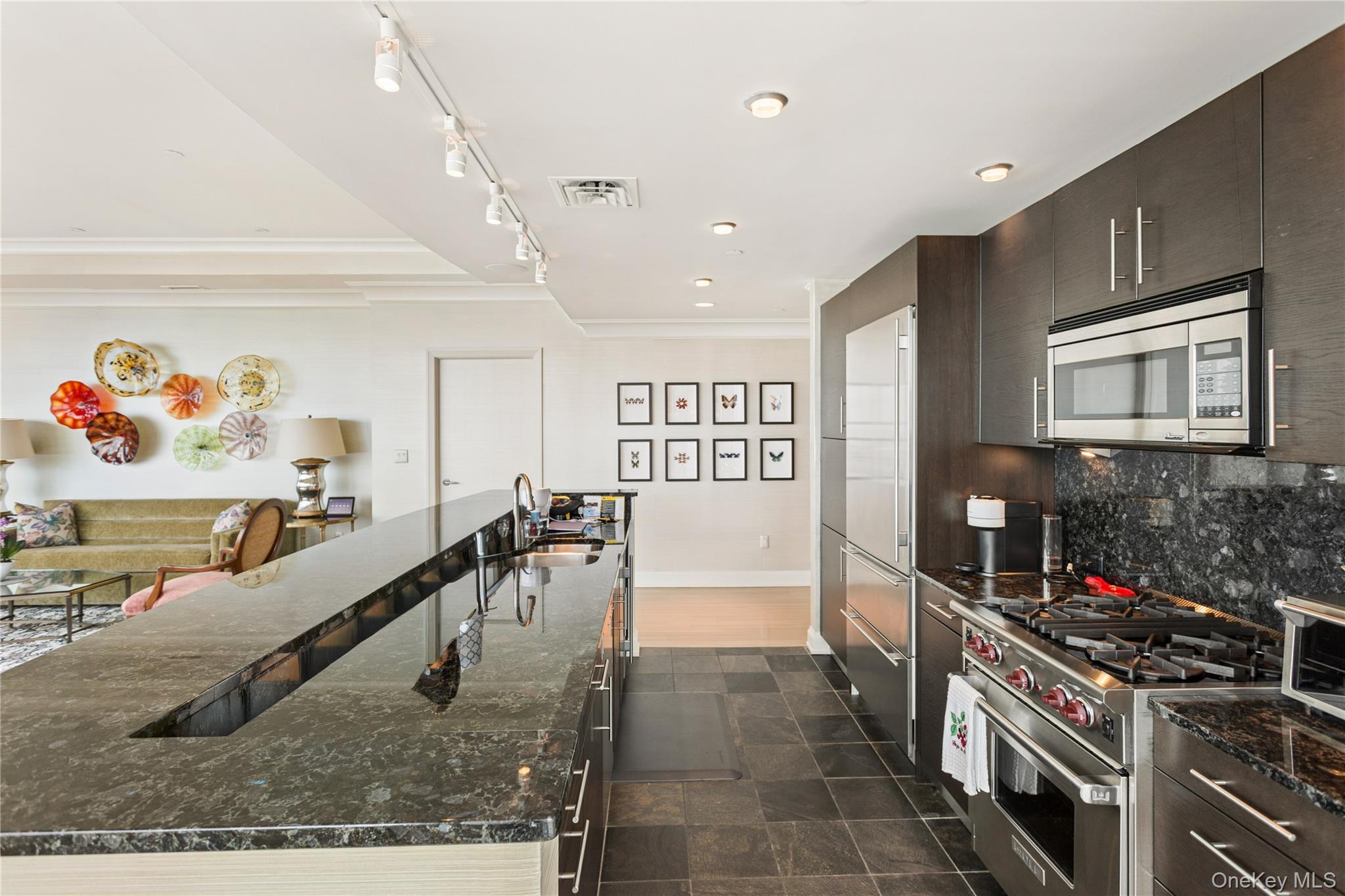 403 E Boardwalk Unit: 806