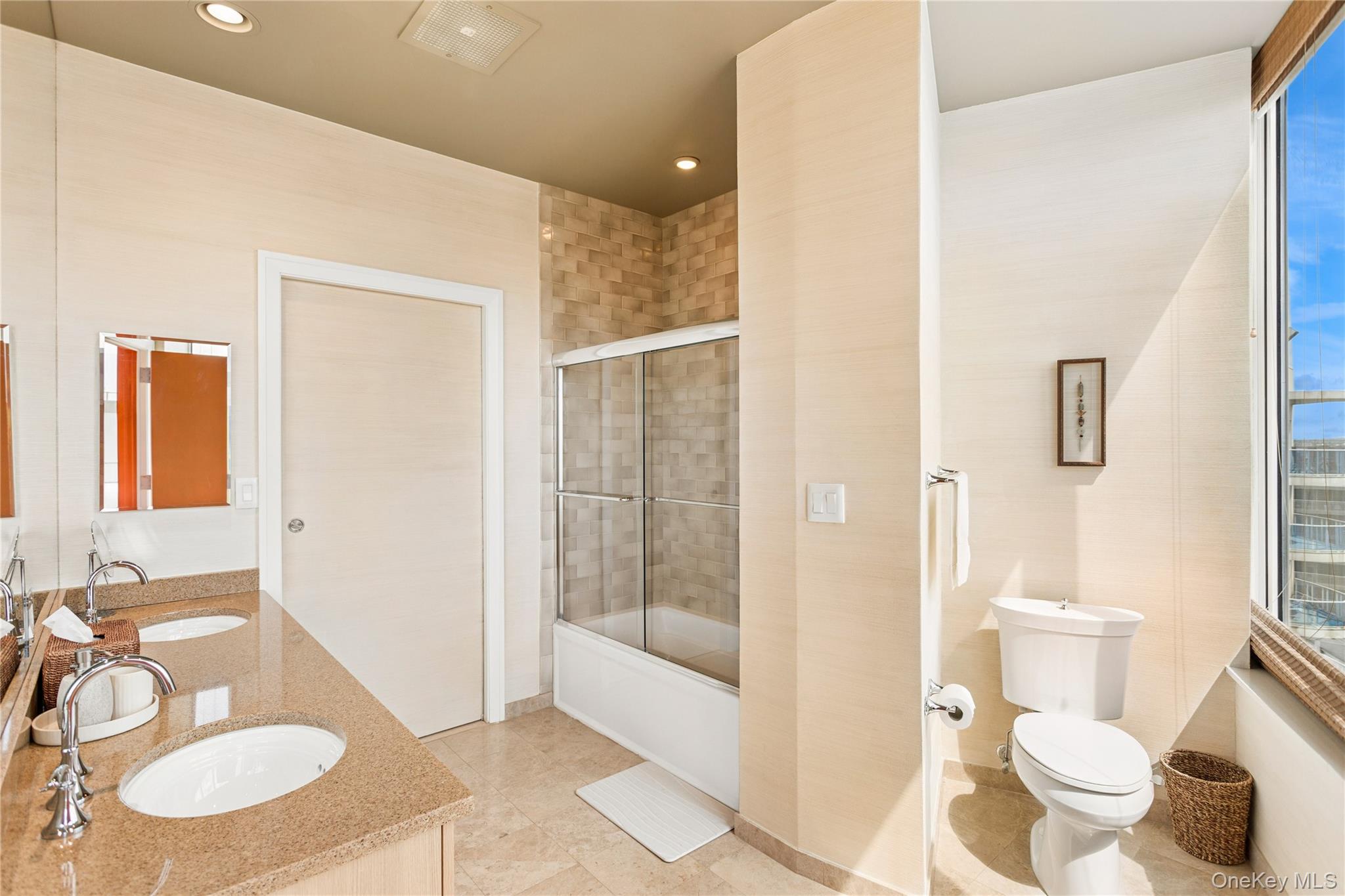 403 E Boardwalk Unit: 806