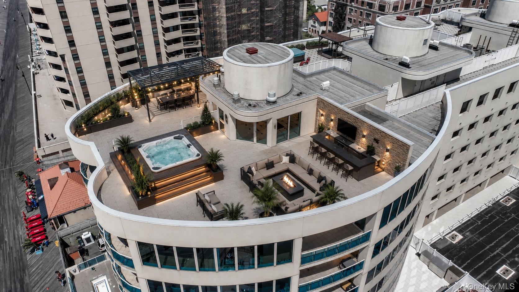 403 E Boardwalk Unit: 806