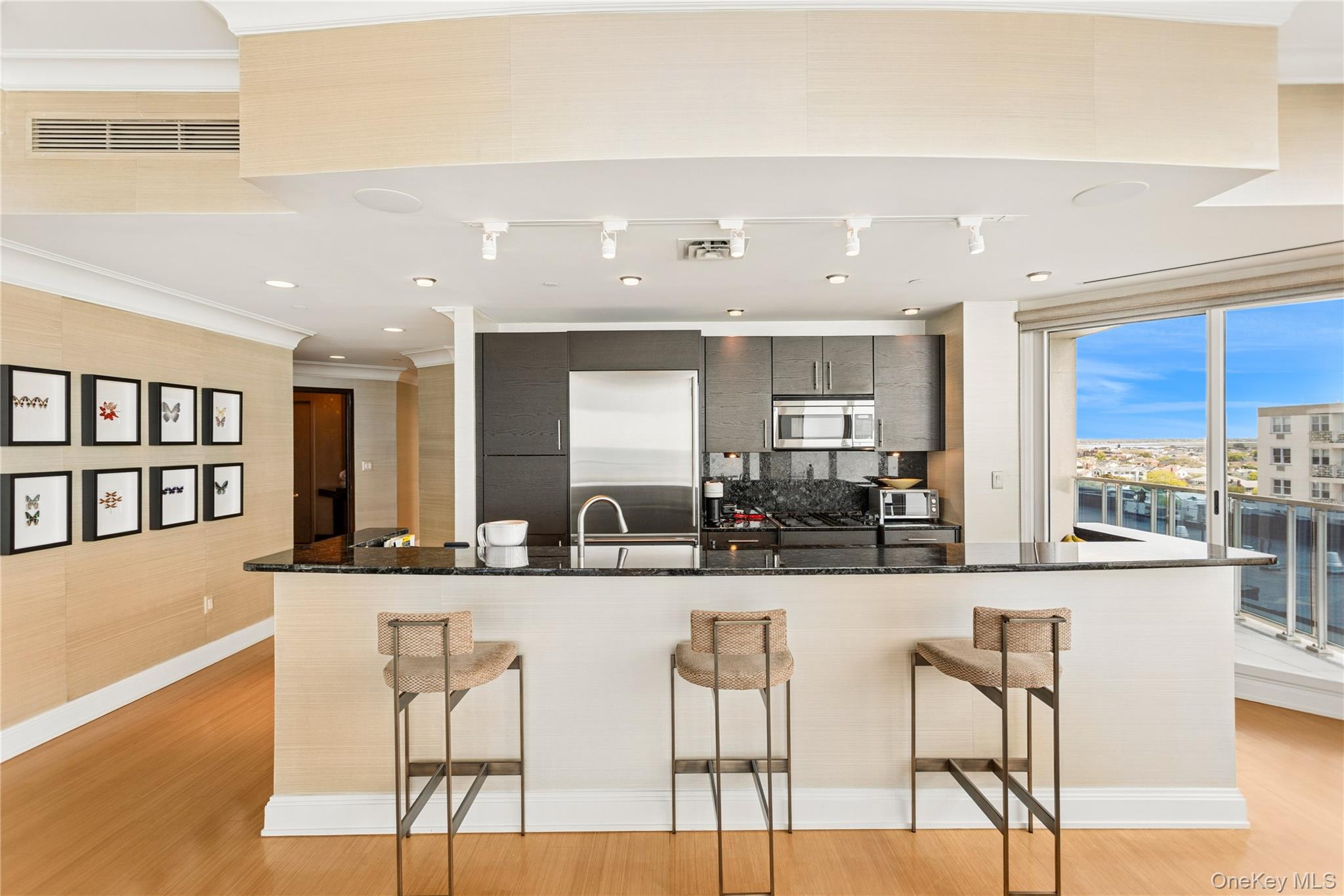 403 E Boardwalk Unit: 806