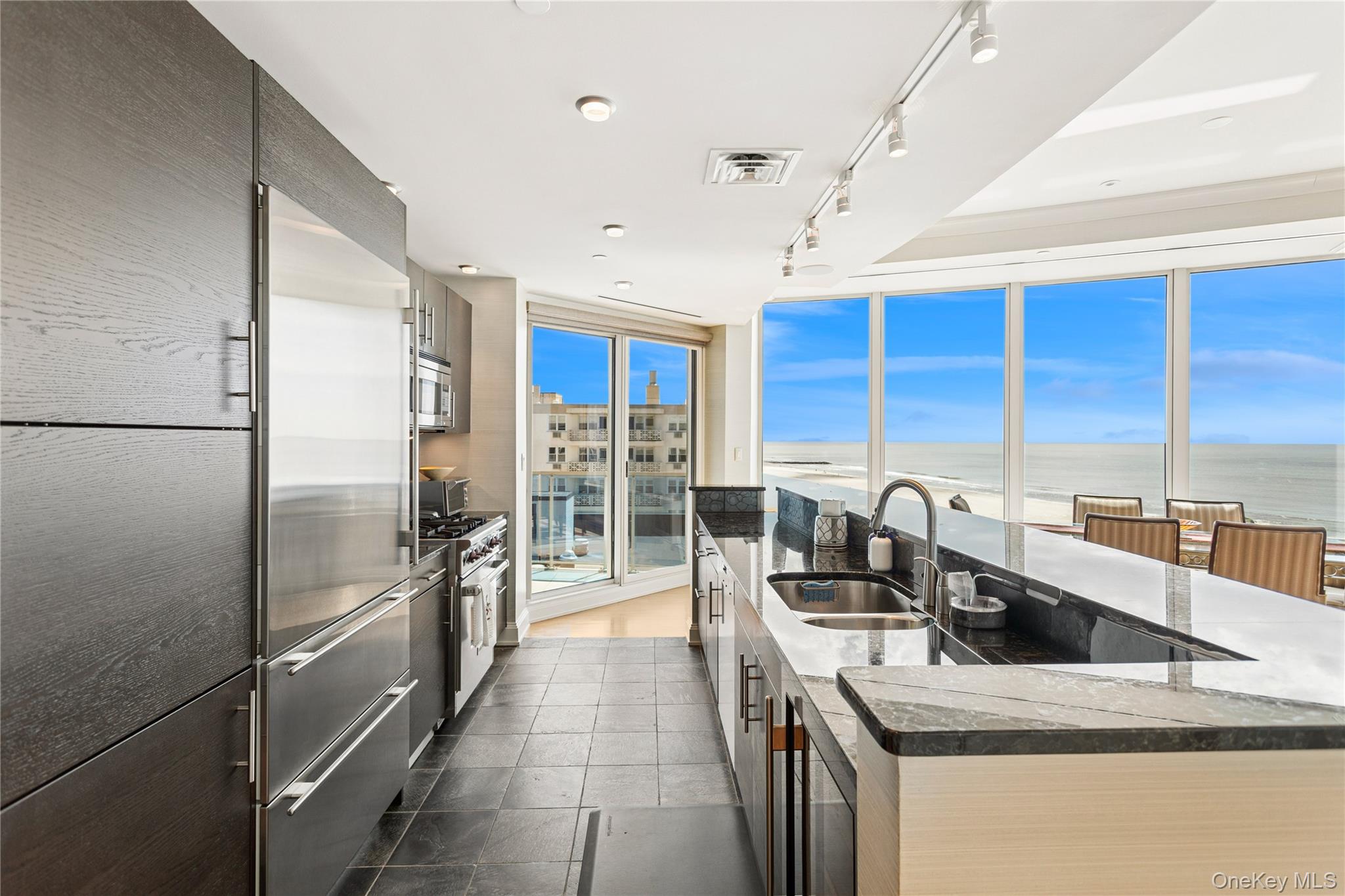 403 E Boardwalk Unit: 806
