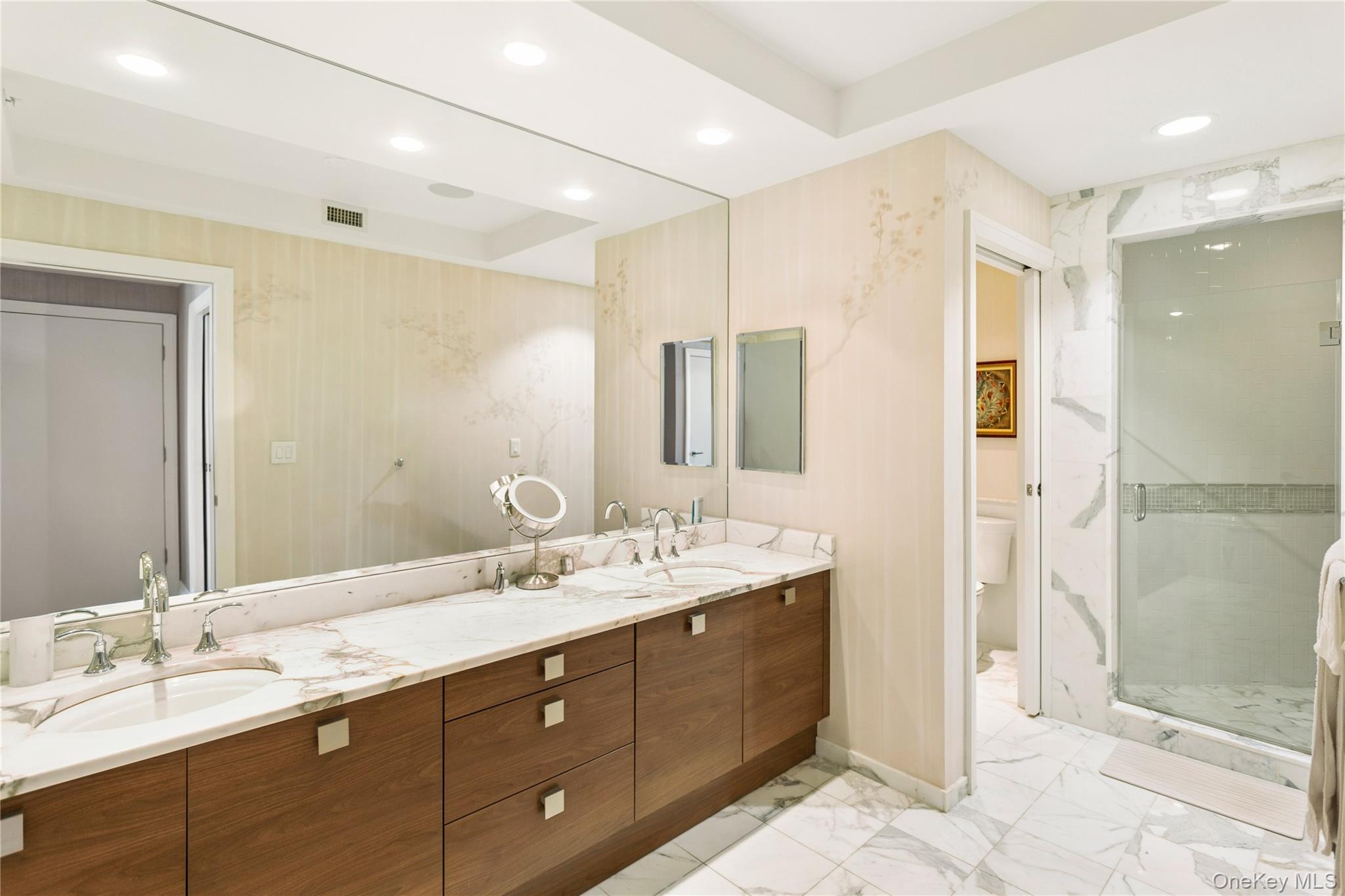 403 E Boardwalk Unit: 806