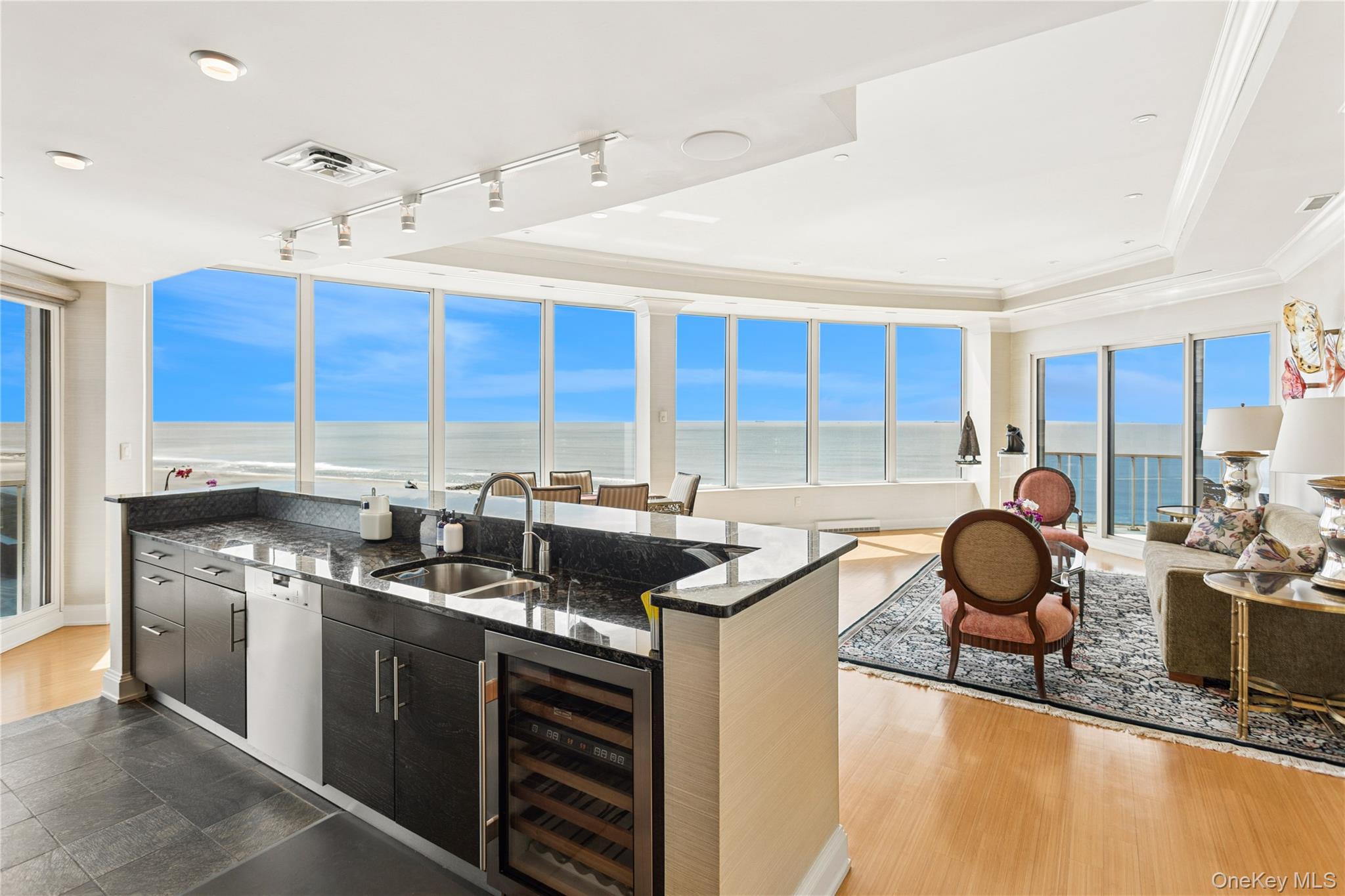 403 E Boardwalk Unit: 806