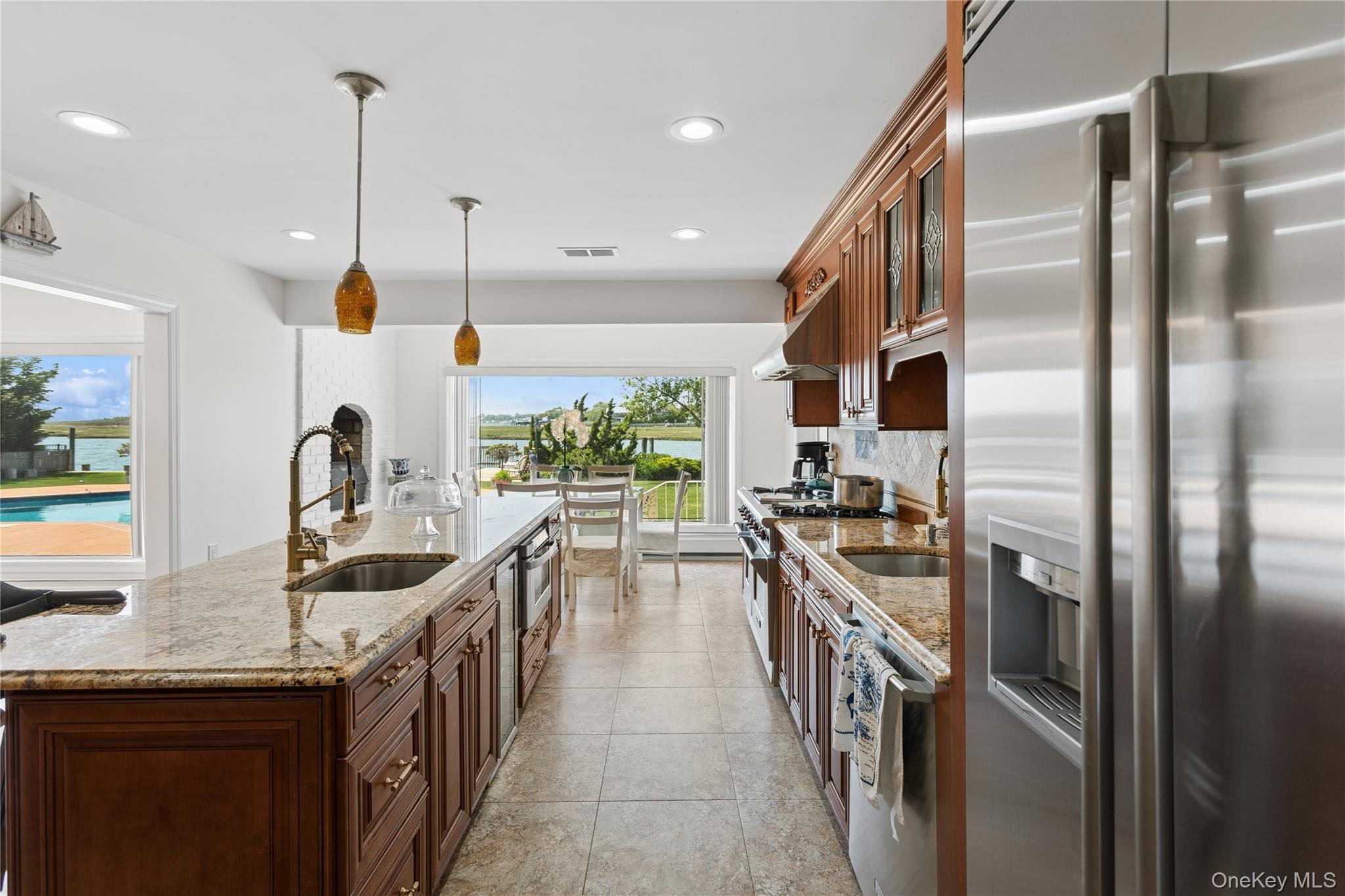 996 Wateredge Place