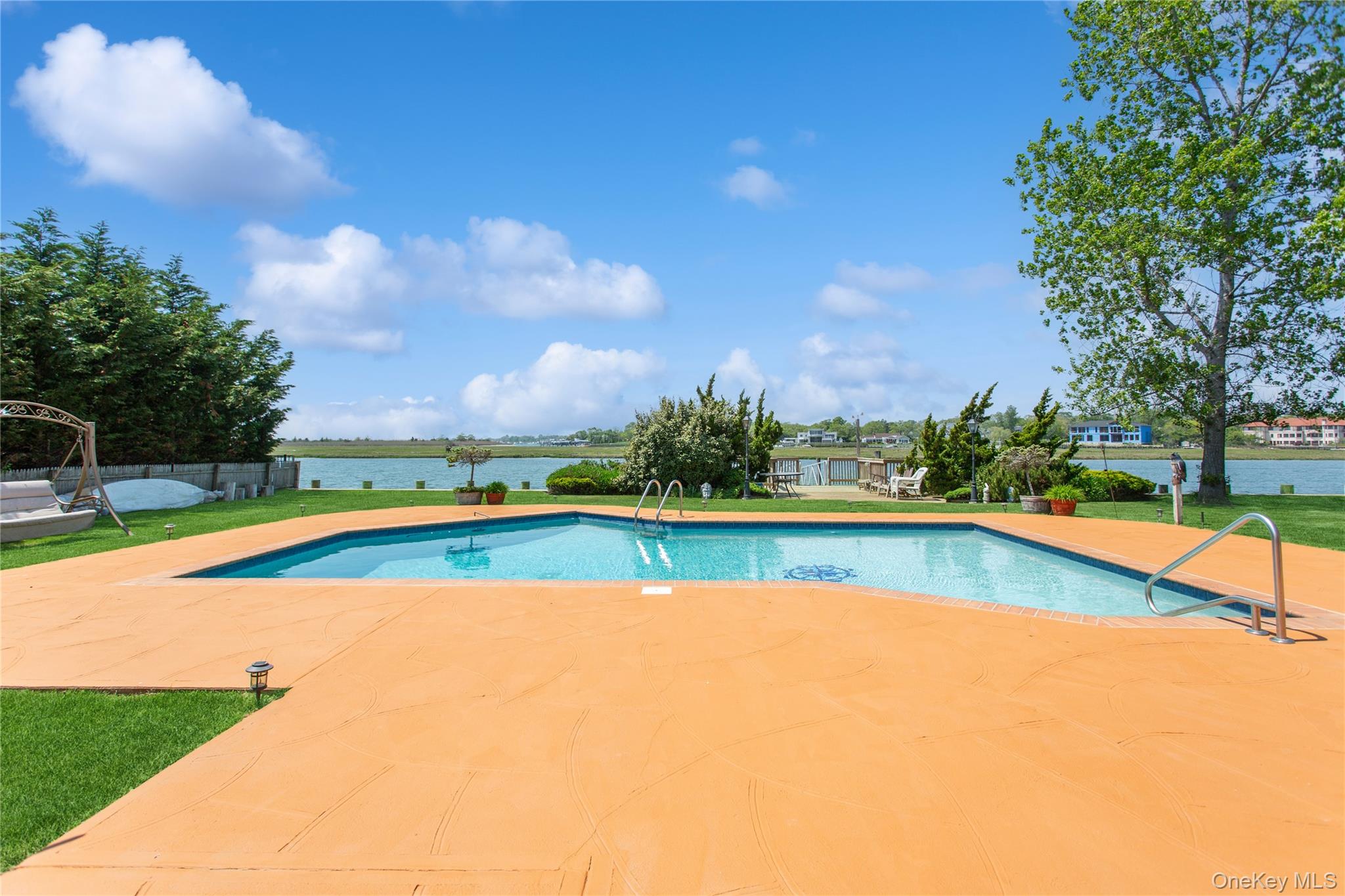 996 Wateredge Place