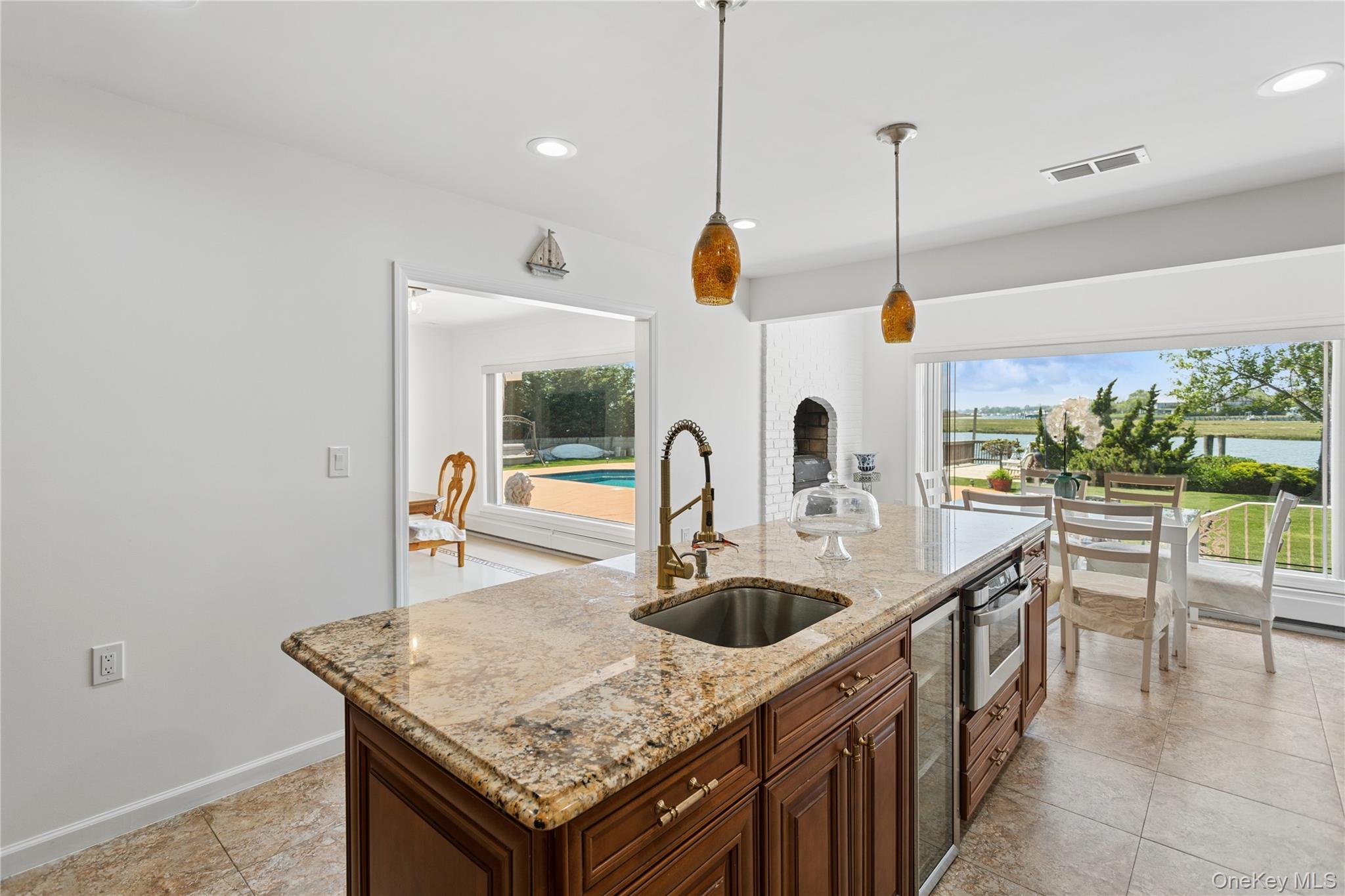 996 Wateredge Place